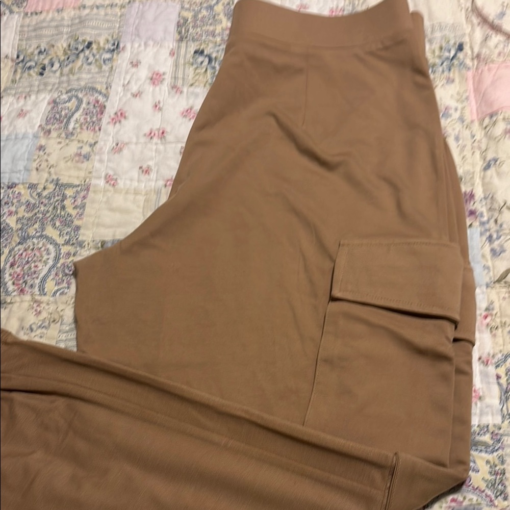 Women's Tan Capris
